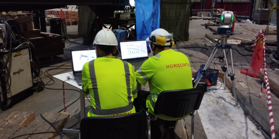 Black and Gray Minimalist Tablet Mockup Instagram Post (500 x 338 px) (1000 x 500 px)